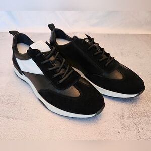 🍁NIB Size 8 White/Black-Low Top Leather Sneakers, Snover, Crafted in Canada🍁
